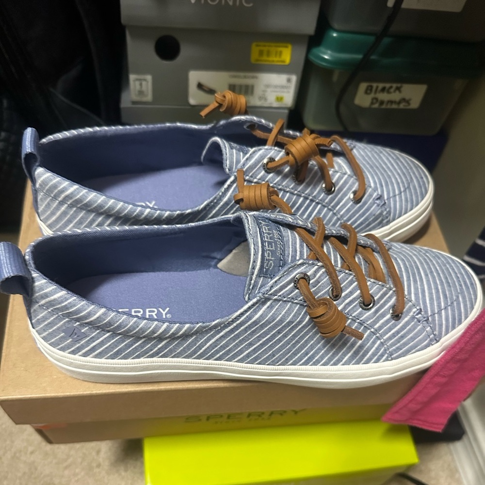 Women’s crest vibe blue stripes